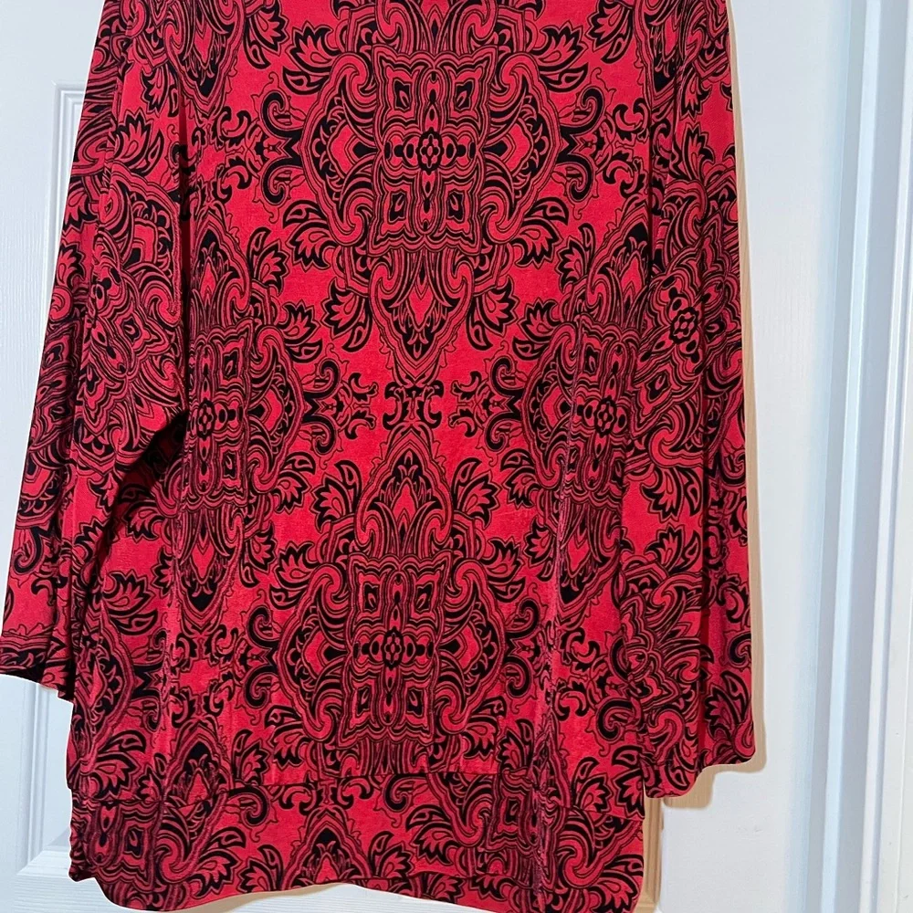 🦋 Elegant Red and Black Patterned Chicos travelers Long Sleeve Top size 2-large - Picture 4 of 5